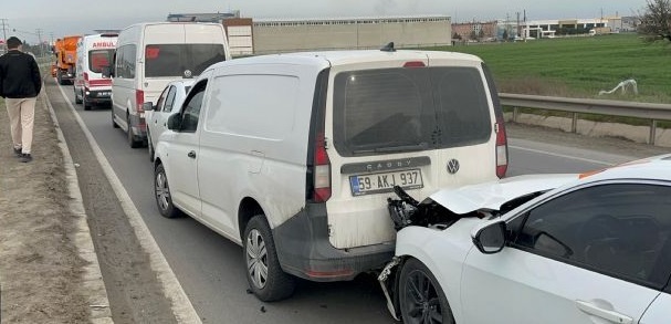 ULAŞ’TA 4 ARAÇ BİRBİRİNE GİRDİ: 1 YARALI