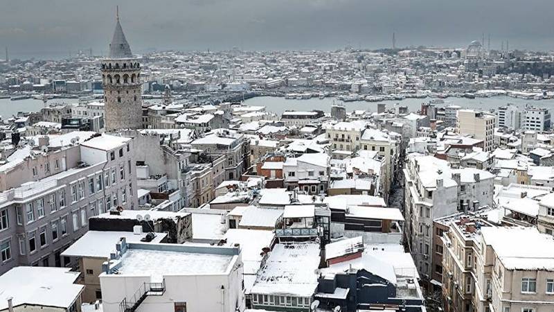 İstanbul'da okullar dahil tüm eğitim kurumları tatil edildi, motosikletlerin ve kuryelerin trafiğe çıkışı yasaklandı