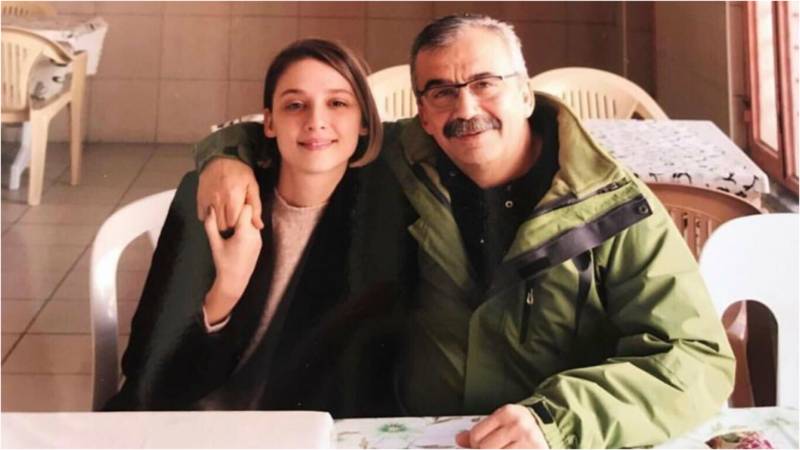 “Babamın ruhu çelikten” diyen Sırrı Süreyya Önder'in kızından Albay Özeller’e sert tepki: Bunları yazacak kadar ahmaksınız