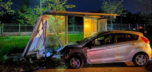 ALKOLLÜ ADAY SÜRÜCÜ KAZA YAPTI, SÜRÜCÜ BELGESİ İPTAL OLDU