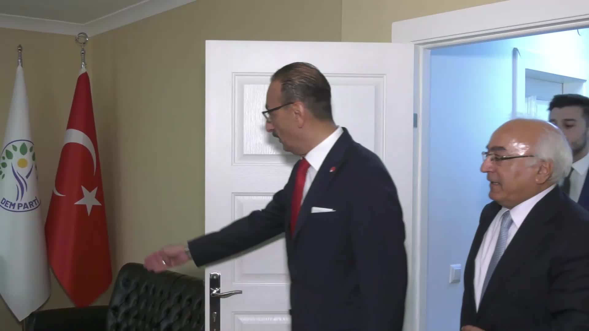 Siyasi partiler arası bayramlaşma… Saadet Partisi heyeti, DEM Parti'yi ziyaret etti