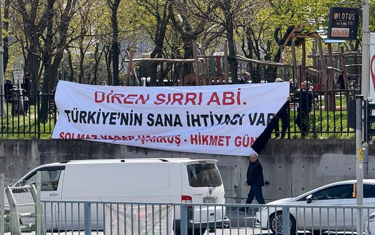 Sırrı Süreyya Önder’in kaldığı hastanenin karşısına pankart asıldı