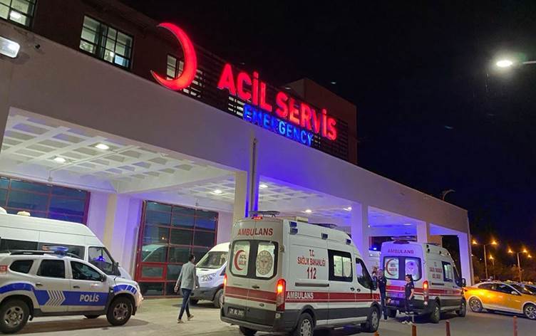 Geri manevra sırasında eşini ezdi: 5 aylık hamile kadın can verdi