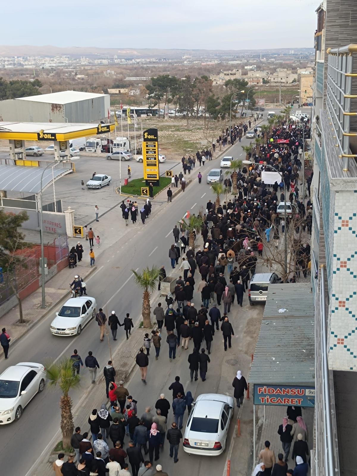 Şanlıurfa’da Trump’a 20 Bin Kişilik Yürüyüşle “Gazze Filistinlilerindir” Mesajı Verildi.
