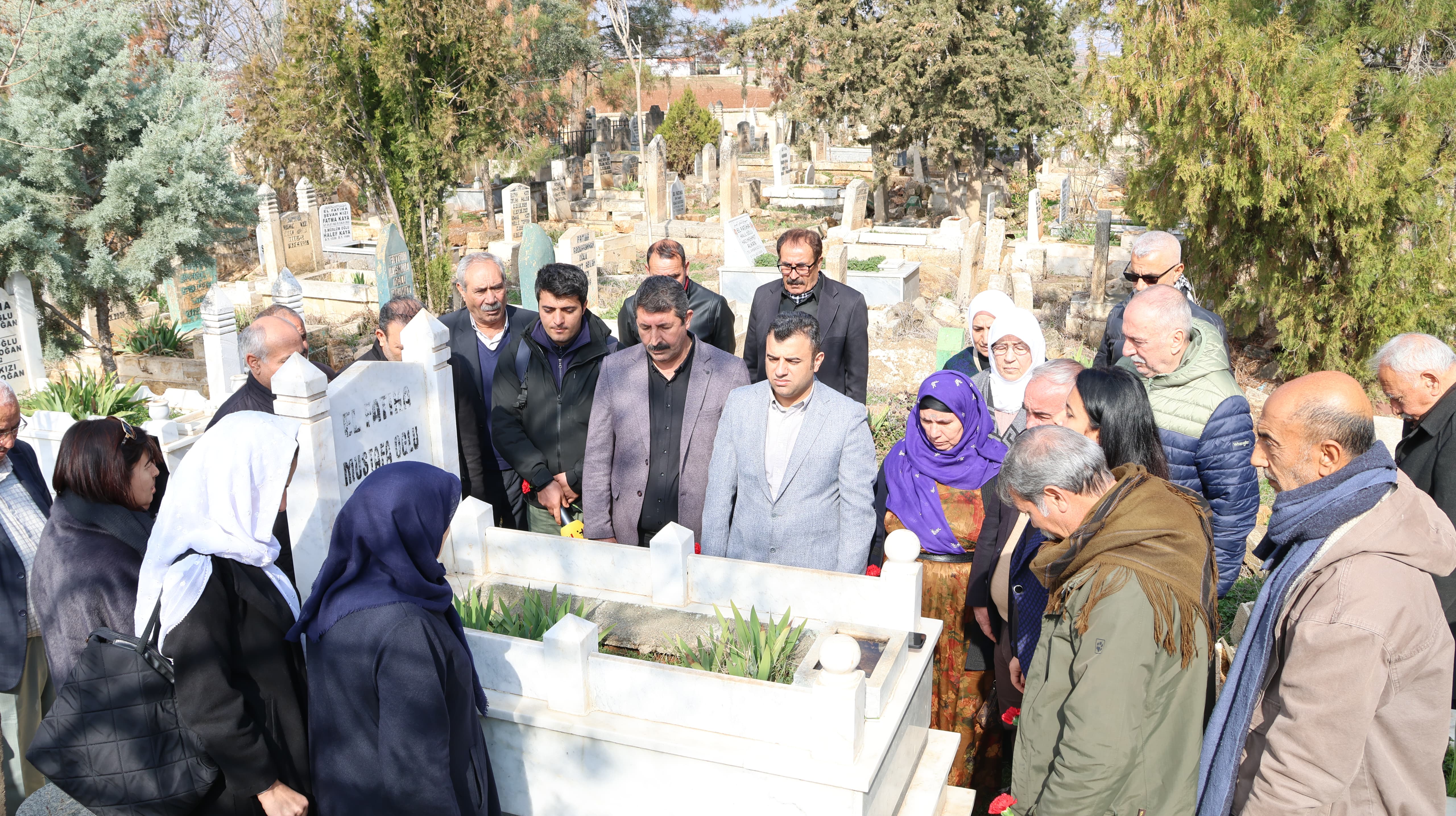 Gazeteci Kemal Kılıç mezarı başında anıldı: Kalemi yerde kalmadı 