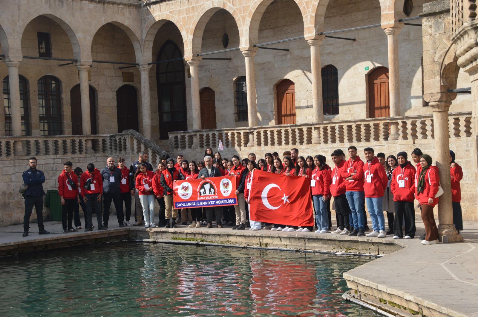 Şanlıurfa Terörle Mücadele Şube Müdürlüğü’nden Öğrencilere Tarihi Gezi ve Eğitim Projesi
