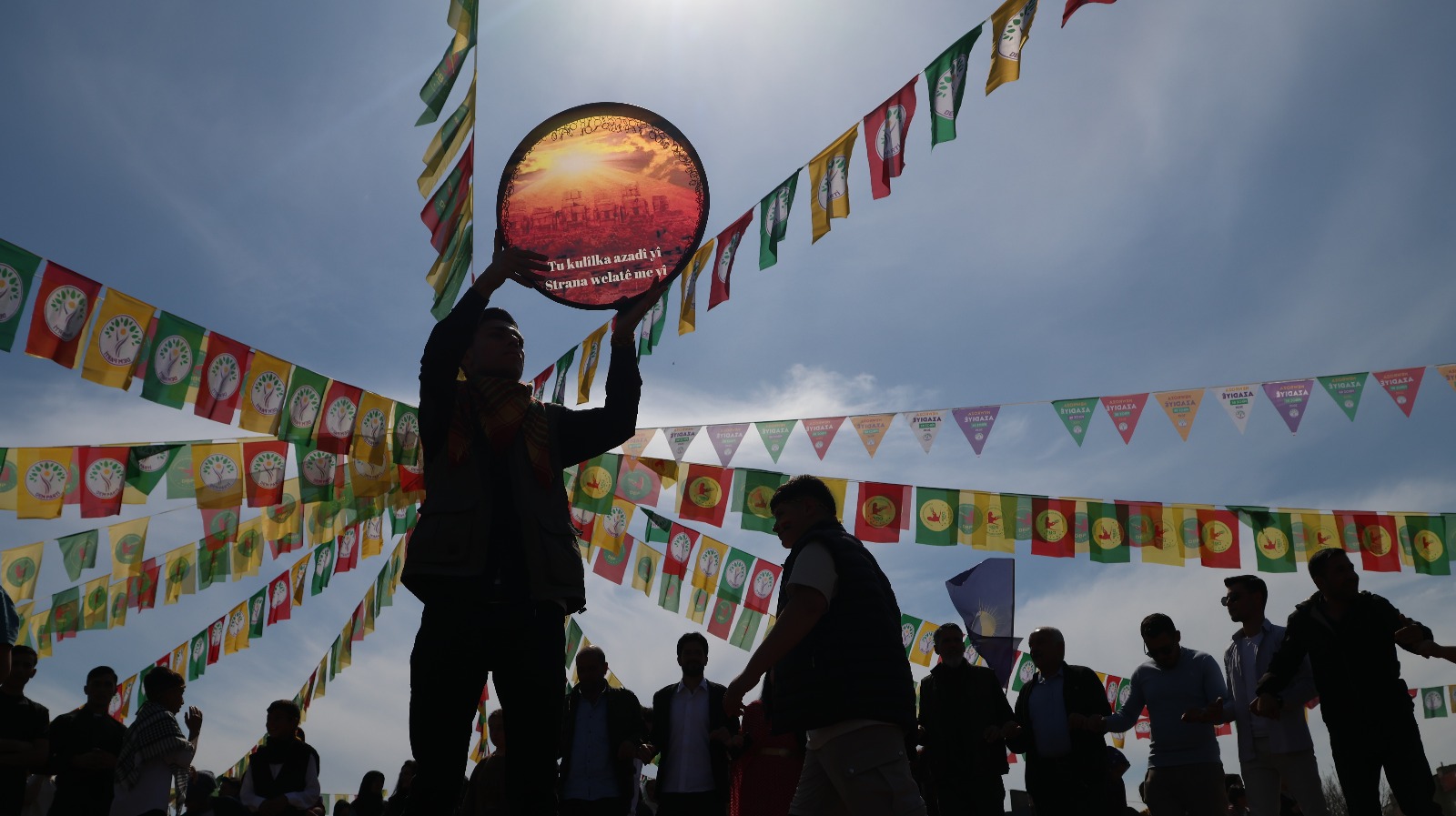 Hilvan'da Newroz ateşi yakıldı: Demokratik siyaseti büyüteceğiz