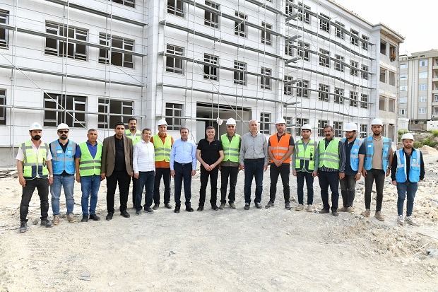 ŞANLIURFA’DA YENİ EĞİTİM YATIRIMLARI TEMEL EĞİTİM GÖSTERGELERİNİ DEĞİŞTİRDİ 