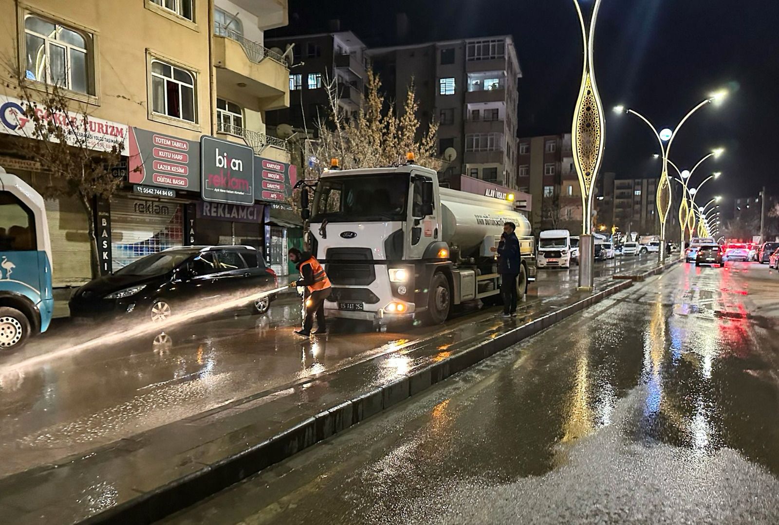 VAN BÜYÜKŞEHİR BELEDİYESİ KENT GENELİNDE TEMİZLİK ÇALIŞMASI BAŞLATTI  