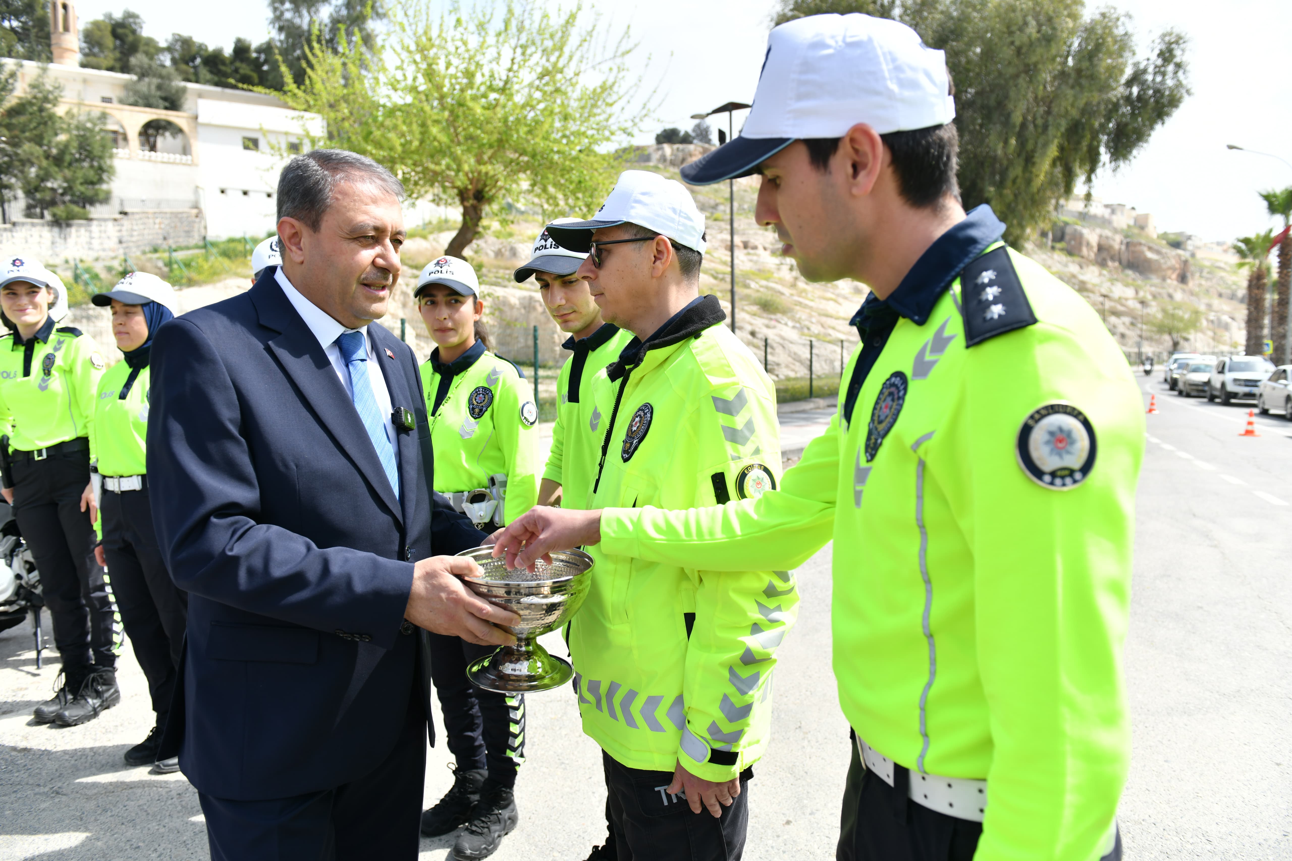 VALİ ŞILDAK; YOLLAR BİZİ SEVDİKLERİMİZE KAVUŞTURSUN