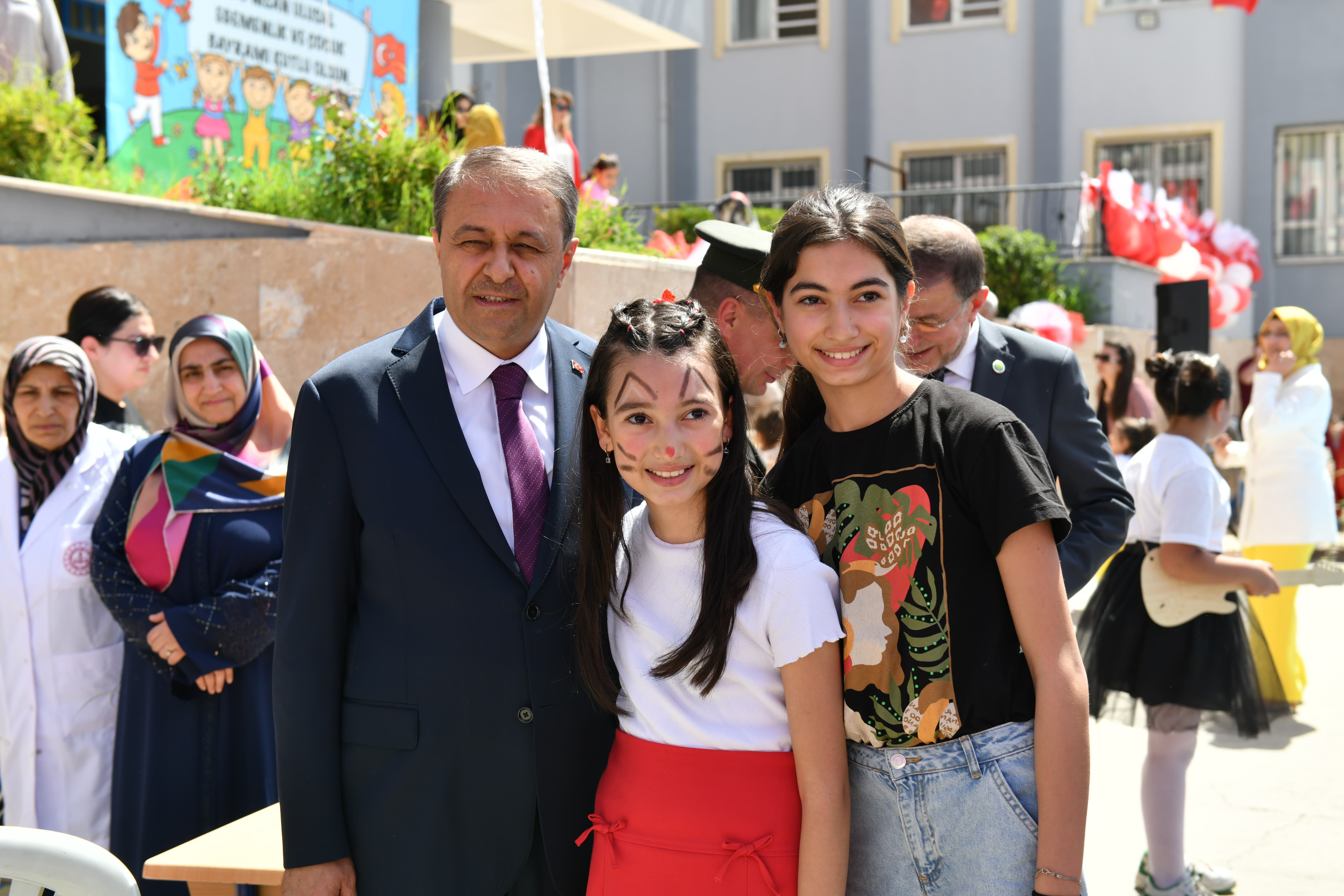 ŞANLIURFA’DA 23 NİSAN COŞKUSU