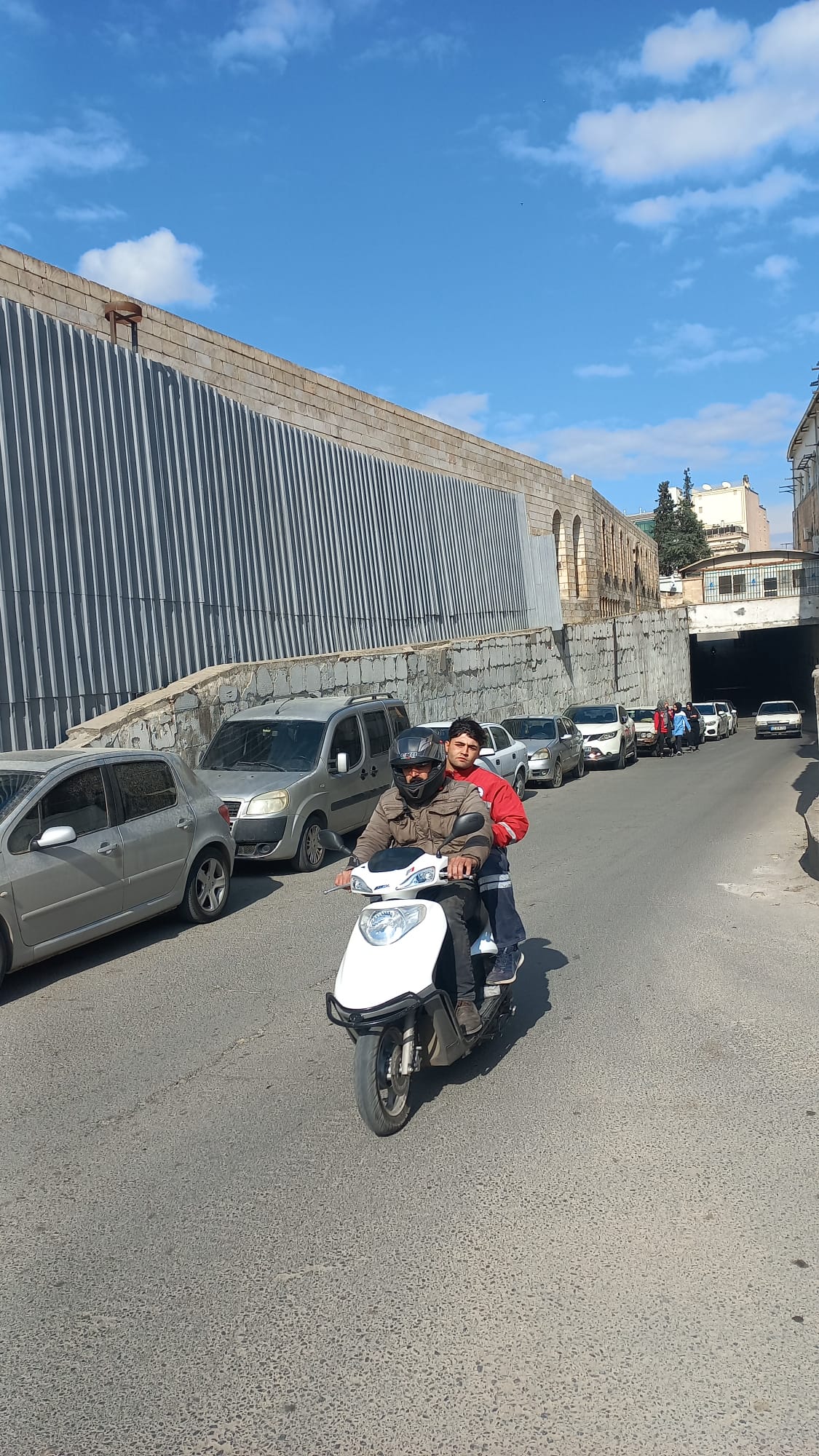 SÜRÜCÜLER İÇİN TEHLİKE ARZ EDEN TÜNEL GİRİŞ VE ÇIKIŞLAR