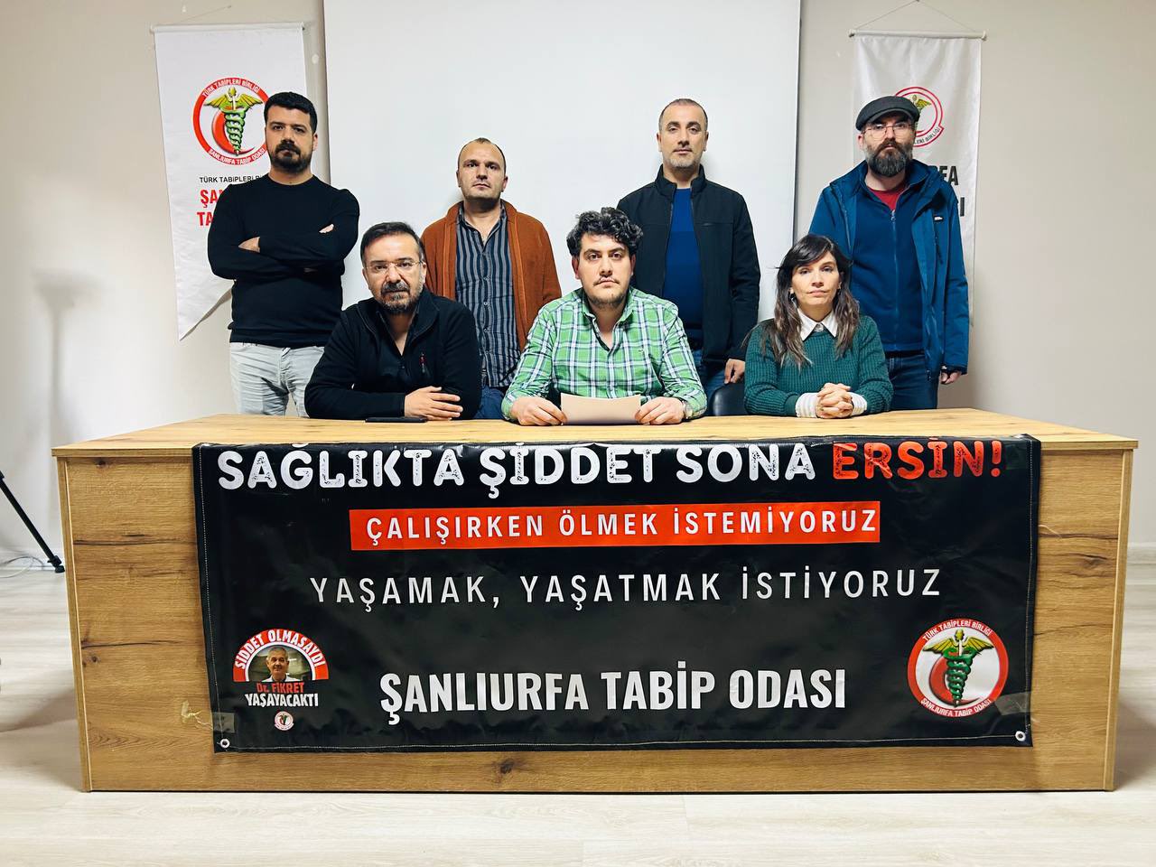 DEMOKRASİ VE HUKUKUN İŞLEDİĞİ, BİLİMSEL VE ŞİDDETSİZ BİR SAĞLIK ORTAMINDA ÇALIŞMAK  İSTİYORUZ!
