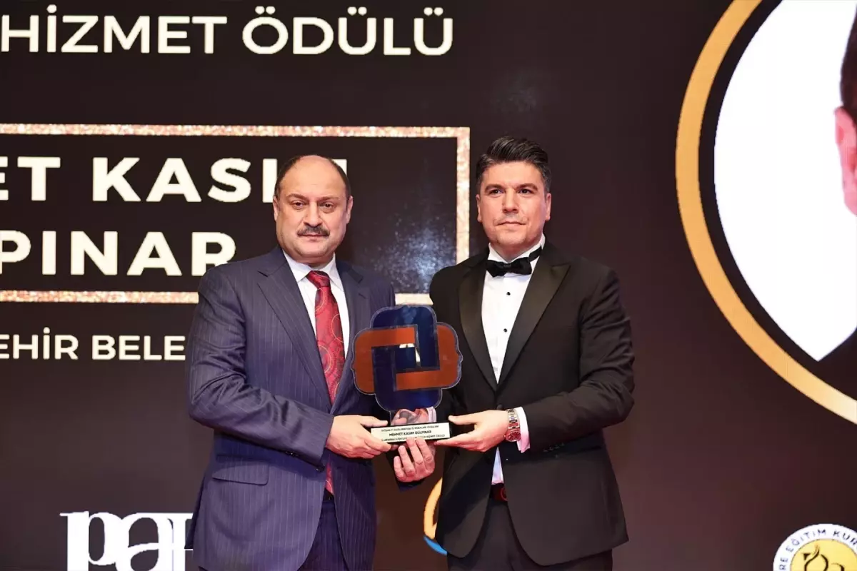 Şanlıurfa Belediye Başkanı Gülpınar'a 'Uluslararası İlişkilerde Yılın Üstün Hizmet Ödülü'