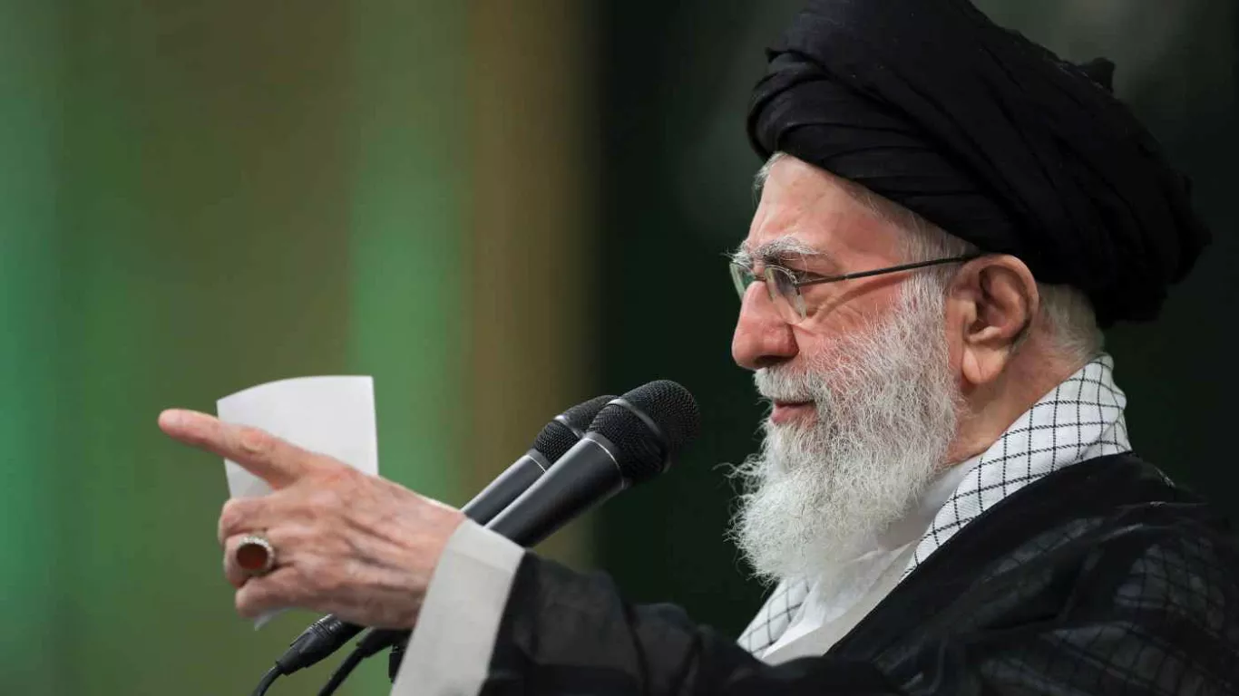 İran dini lideri Hamaney: İsrail büyük bir hata yaptı, bedelini ödeyecekler