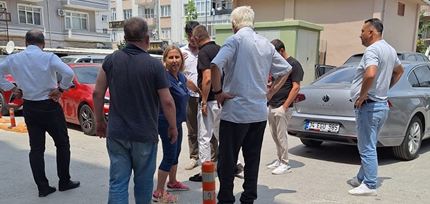 BOKSÖR, ESNAFI DÜKKANINDA DARP ETTİ