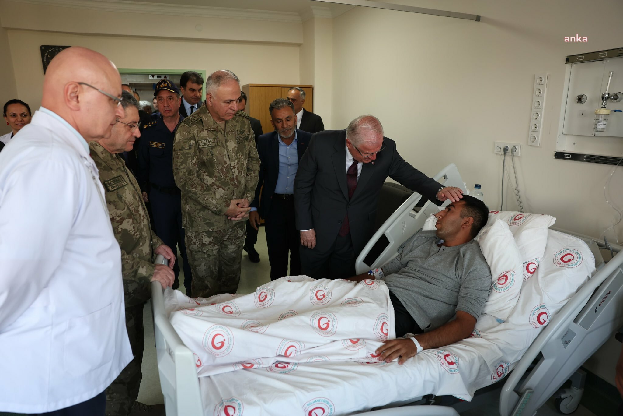 Bakan Güler, metan gazından zehirlenerek Ankara’ya sevk edilen Mehmetçikleri ziyaret etti