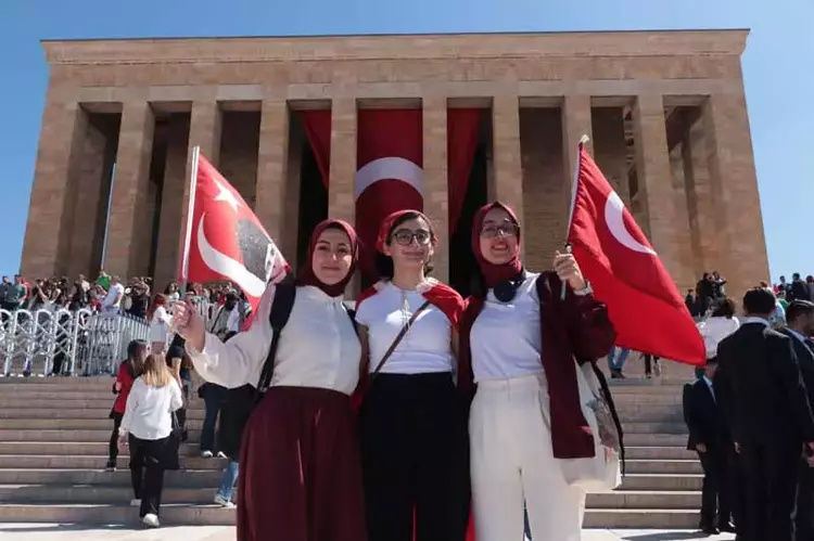 Anıtkabir’de 19 Mayıs Coşkusu: Gençler Ata’nın Huzurunda!