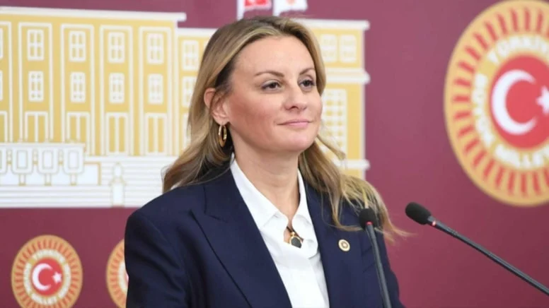 Seda Kaya Ösen CHP'ye Katılıyor: Rozetini Özgür Özel Takacak