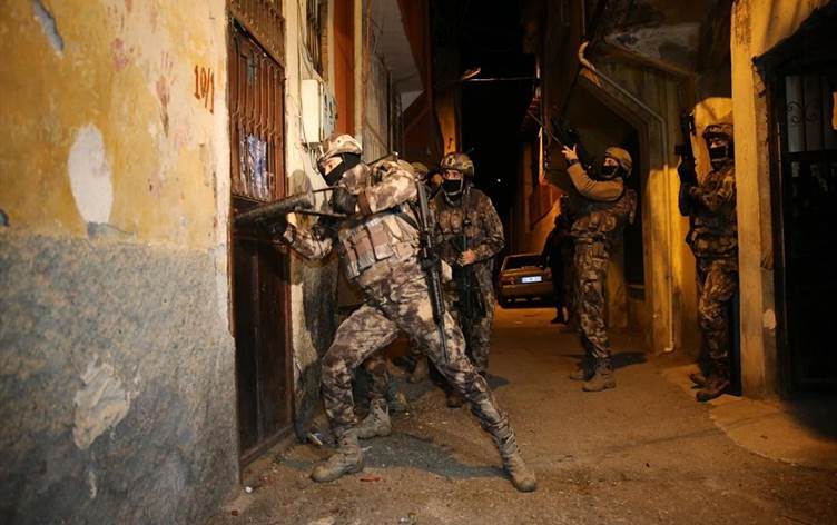 Türkiye’de IŞİD’e operasyon: 298 şüpheli yakalandı