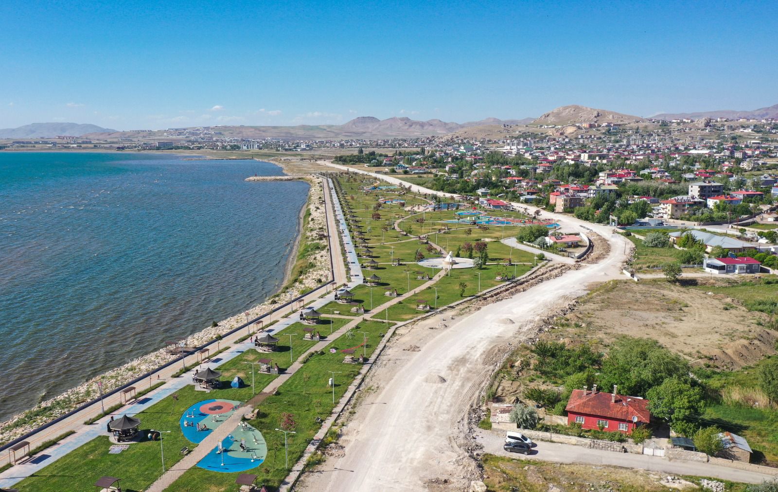 SAHİL YOLU’NUN İKİNCİ ETABINDA ÇALIŞMALAR SÜRÜYOR 