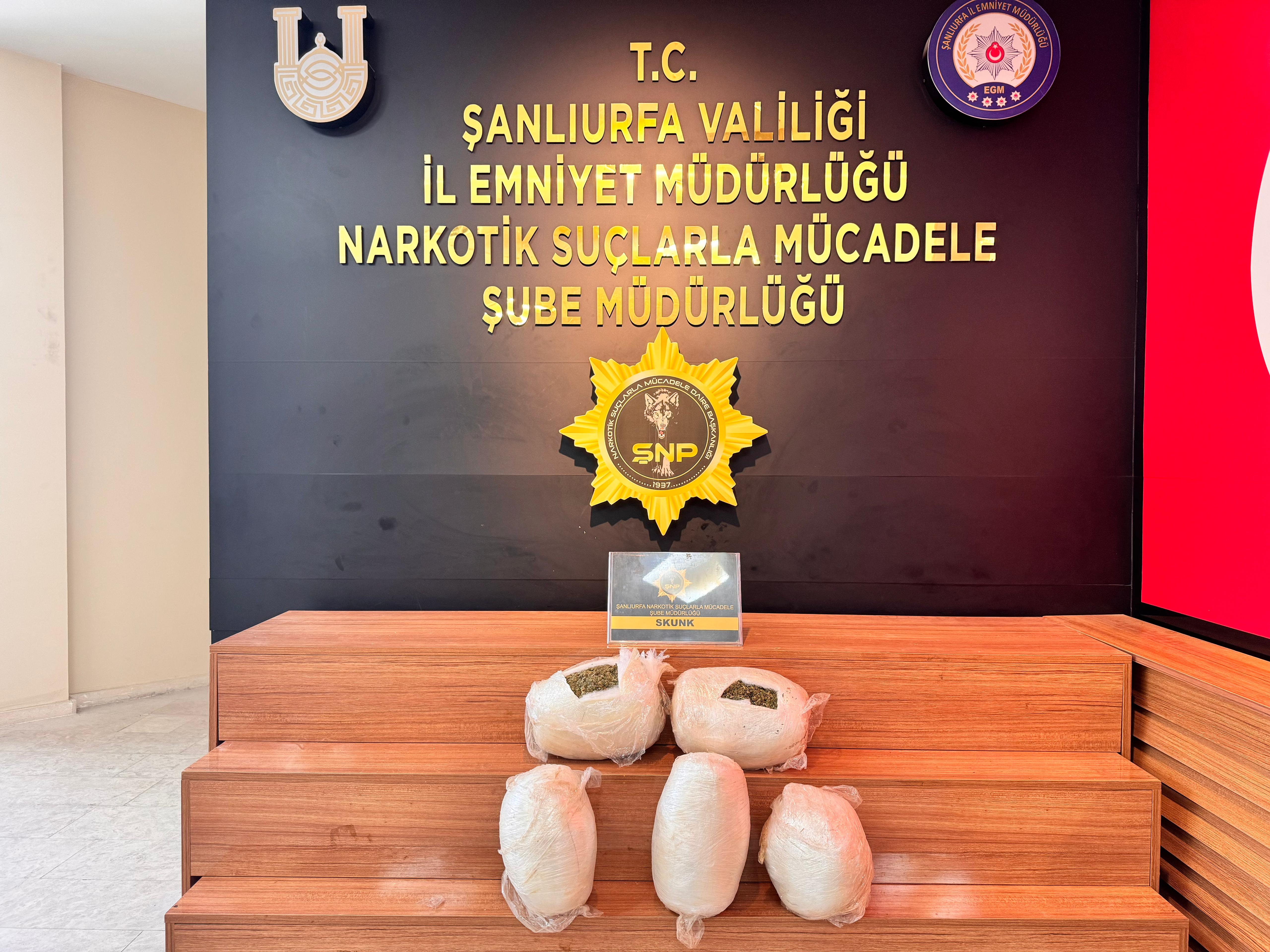 ŞANLIURFA'DA GÜVENLİK GÜÇLERİNİN ZEHİR TACİRLERİYLE MÜCADELESİ KARARLILIKLA DEVAM EDİYOR*