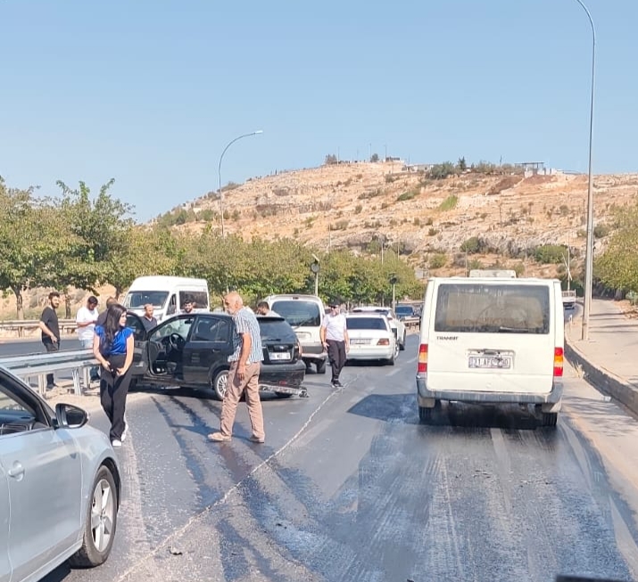 Şanlıurfa Akabe İnişinde Bir Günde İki Maddi Hasarlı Kaza: Trafik Alarm Veriyor*