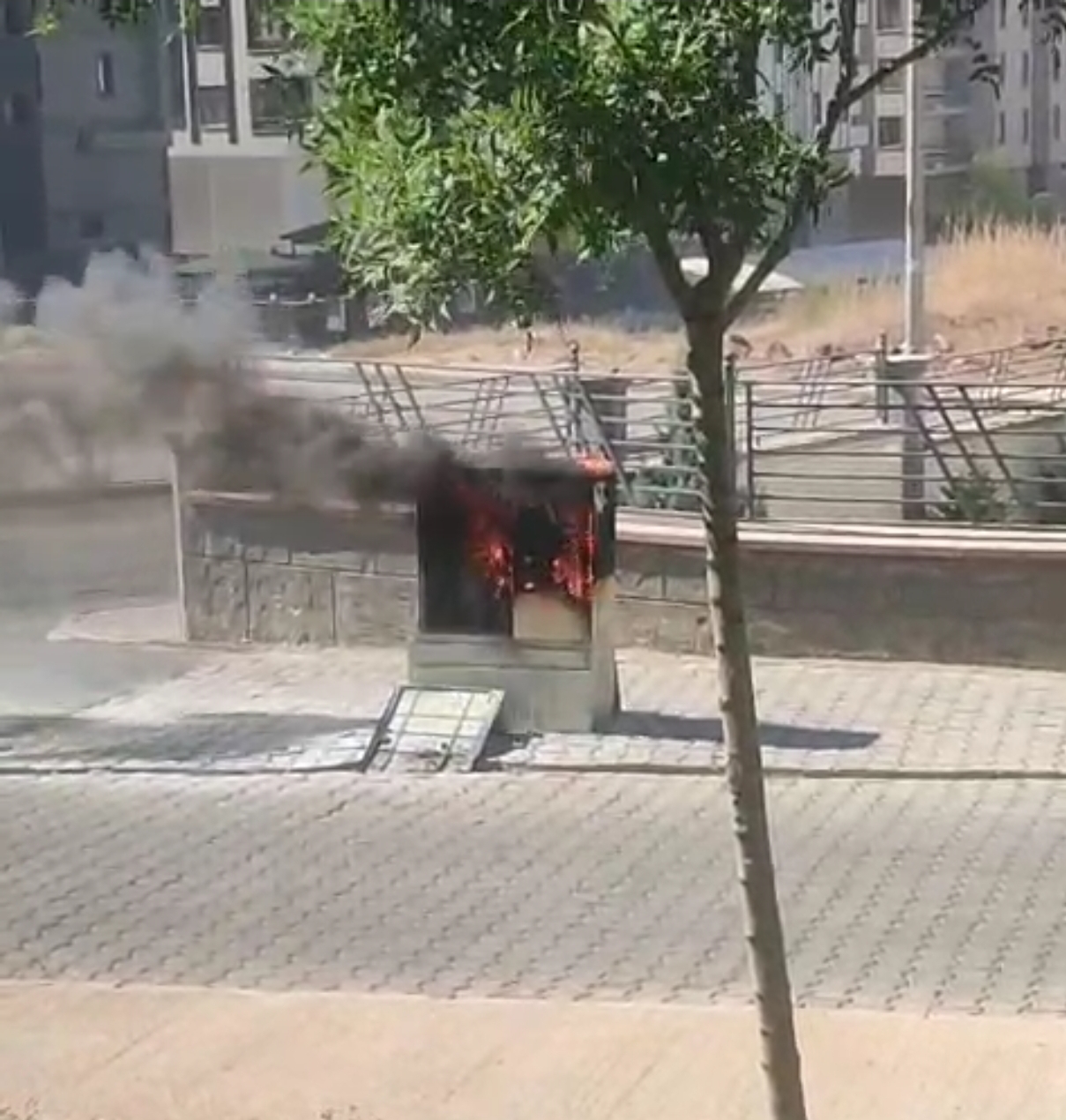 ŞANLIURFA'DA ELEKTRİK PANOSU ALEV ALEV YANDI