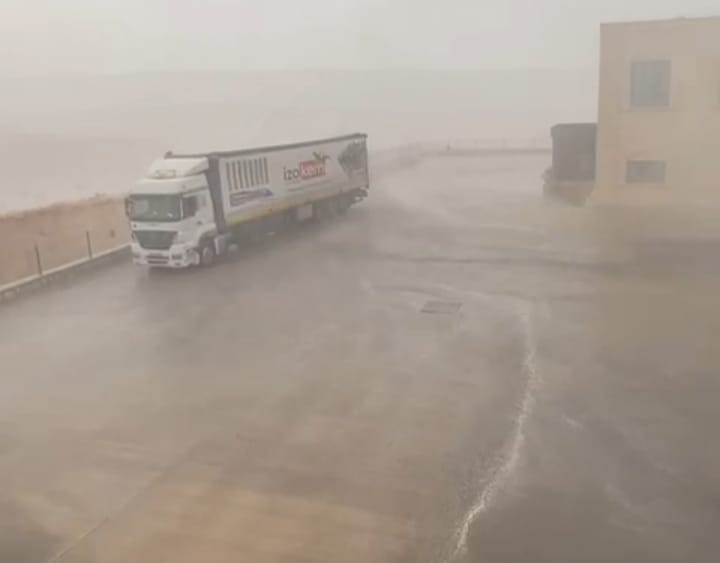 Şanlıurfa'da Fırtına ve Sağanak Yağış Etkili Oldu