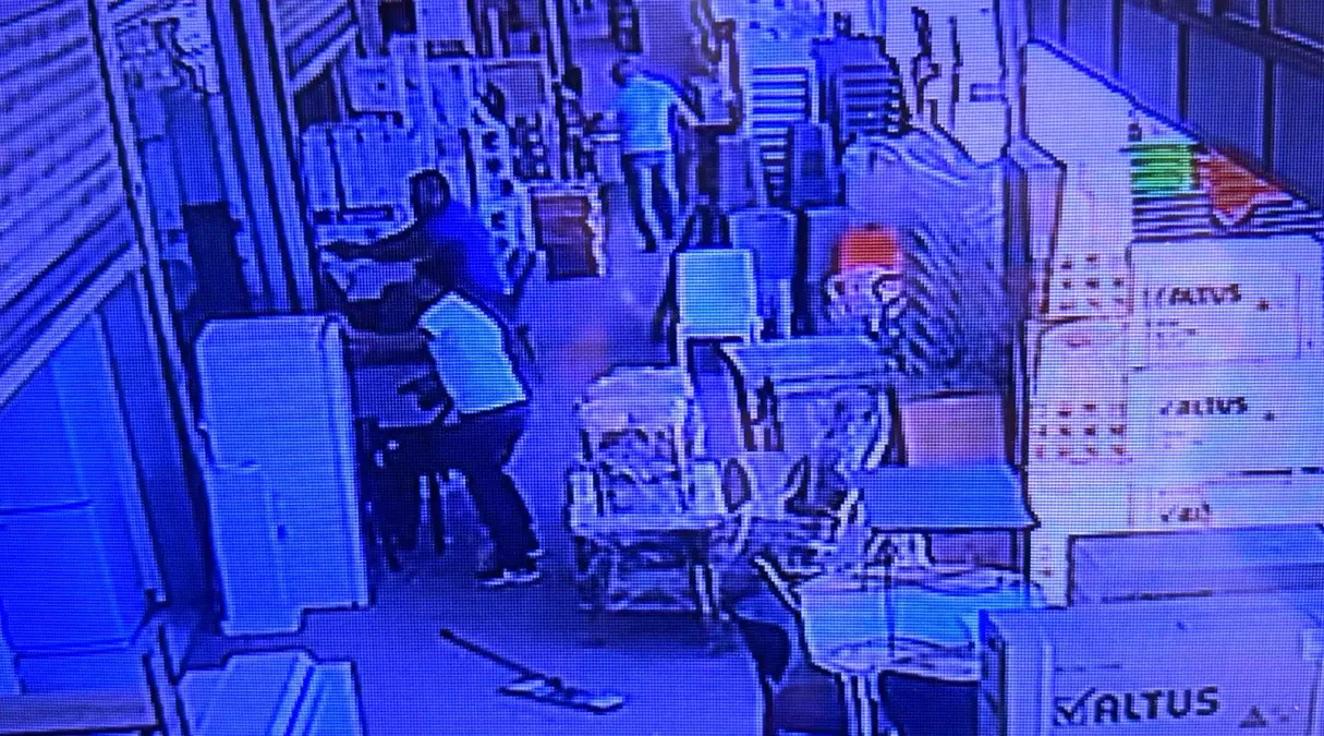 Şanlıurfa’da Çarşı Ortasında Silahlı Kavga: 4 Kişi Yaralandı